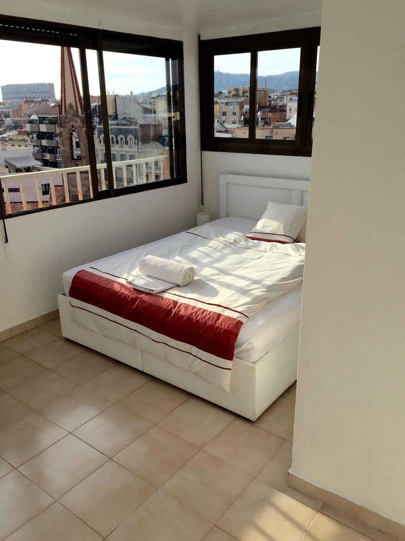 The Sky Dome Apartment Barcelona Bagian luar foto